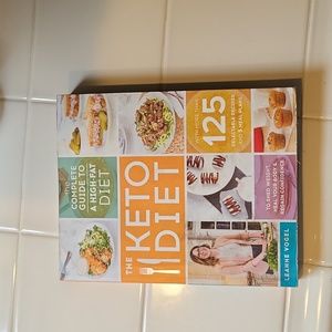 The complete guide to The Keto Diet by Leanne Vogel. Excellent condition